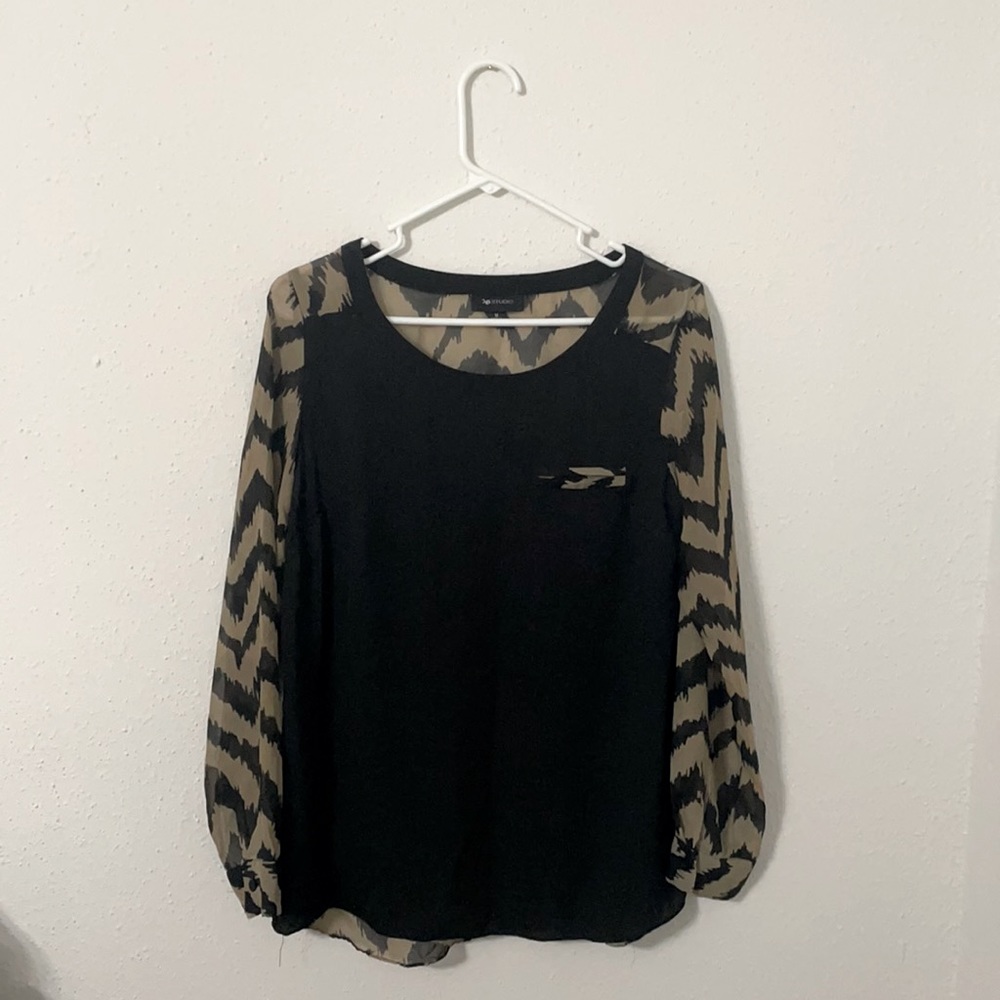 Professional Long Sleeve Top with Chevron Pattern